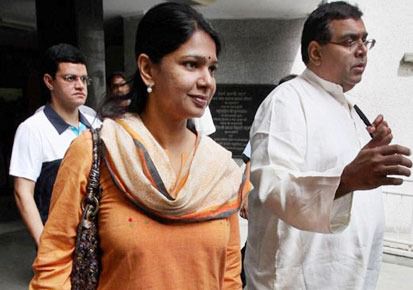 The DMK MP Kanimozhi, Kalaignar TV Managing Director, Mr Sharad Kumar,and Kanimozhi's husband G aravindan (right)